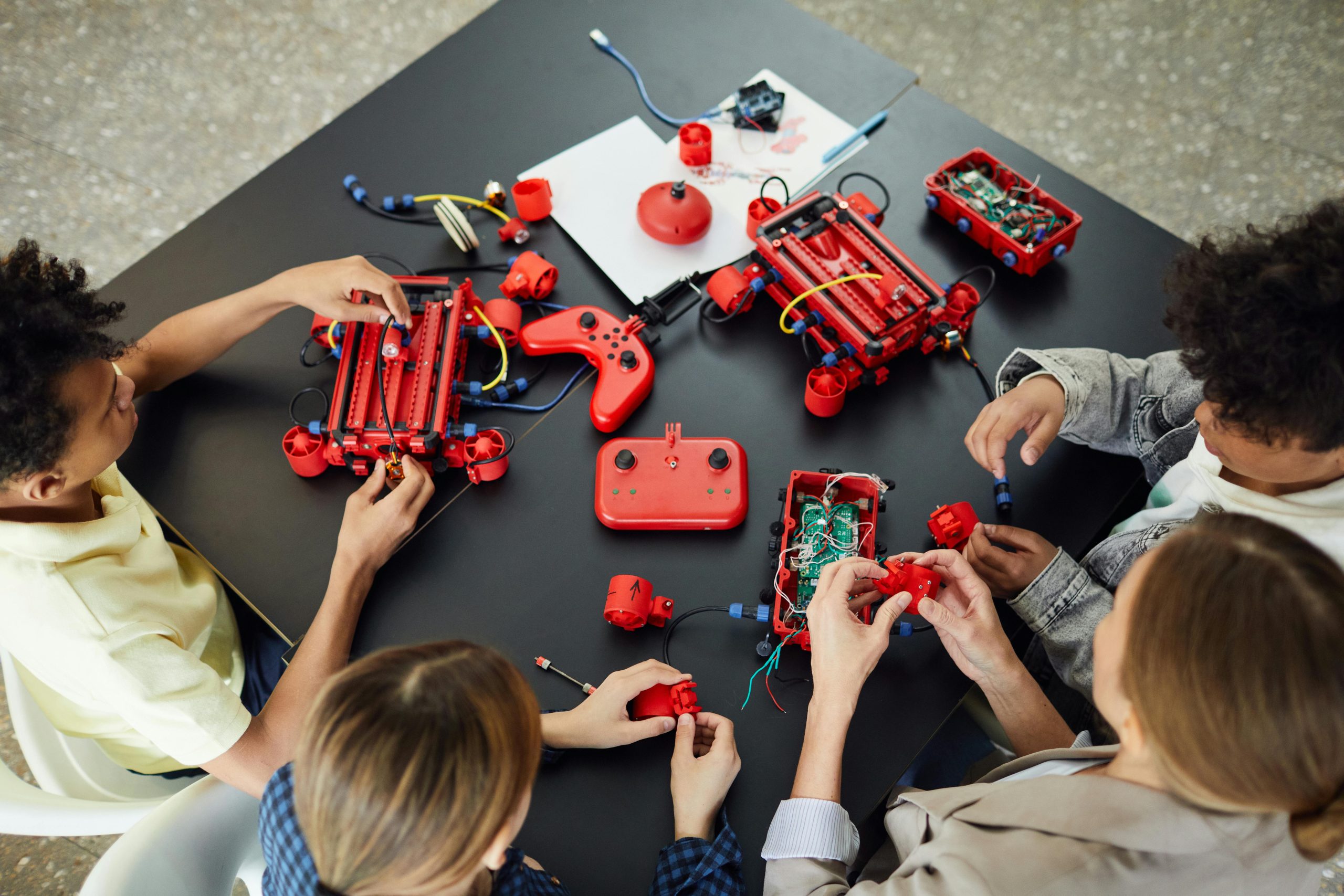 Read more about the article 5 Surprising Ways Robotics Boosts Creativity in Kids
